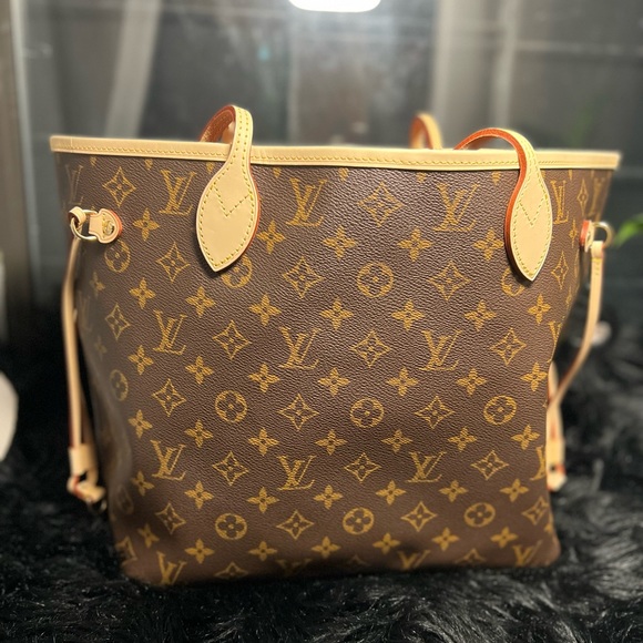 Louis Vuitton Handbags - Louis Vuitton neverfull MM
